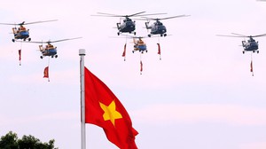 Chiêm ngưỡng màn trình diễn của các biên đội máy bay mở đầu chương trình diễu binh A80