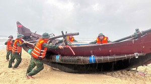 Tiến sĩ Hoàng Phúc Lâm: Bão số 10 càng vào gần bờ càng mạnh thêm, gây tác động đa thiên tai