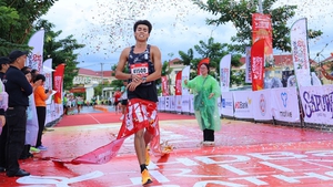 Vượt dàn sao, Huỳnh Anh Khôi phá sâu kỷ lục để vô địch Marathon Cần Giờ