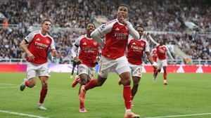 Cuộc đua vô địch Ngoại hạng Anh: Liverpool, Arsenal áp sát rồi đấy! 