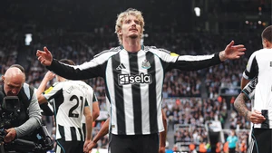Ngôi sao Newcastle lên tiếng sau tình huống gây tranh cãi với 'người hùng' của Arsenal