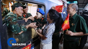 Hà Nội lưu luyến tiễn các chiến sĩ A80 trở về đơn vị