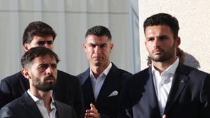 Cristiano Ronaldo và đội tuyển Bồ Đào Nha tổ chức lễ tri ân xúc động dành cho Diogo Jota