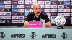 HLV Luigi Di Biagio thừa nhận sự thật nghiệt ngã, hết lời khen Trung Kiên