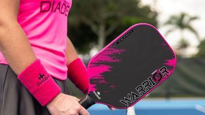 Phát hiện vợ ngoại tình nhờ... chiếc vợt pickleball