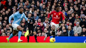 Khi Mainoo được Carrick 'cởi trói'