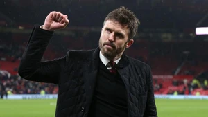 Cafe đầu tuần: Carrick có bị bẻ ghế giống Amorim không?