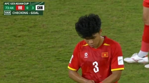 Vì sao Lý Đức bị truất quyền thi đấu, khiến U23 Việt Nam đá thiếu người trước U23 Trung Quốc?