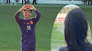 Thủ môn U23 Trung Quốc Li Hao và bạn gái gây chú ý trước bán kết gặp U23 Việt Nam
