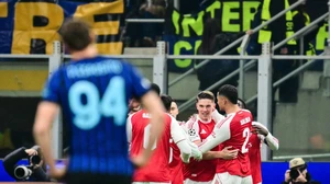 Inter Milan lại thua đại chiến: Chivu bao giờ “lớn”?