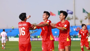 Lý Đức xung phong chăm sóc Hiểu Minh trong thời gian điều trị chấn thương