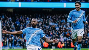 Man City thắng Wolves 2-0, tiếp tục bám đuổi Arsenal trong cuộc đua vô địch