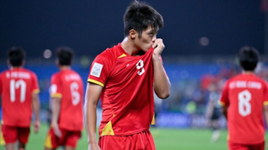 'Người hùng' U23 Việt Nam thoát khỏi cái bóng 'Vua giải trẻ'