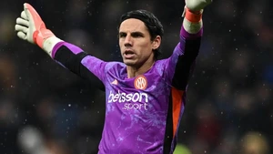 Inter Milan: Yann Sommer, đừng là con ong trong tay áo!