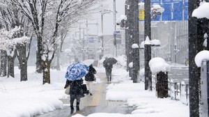 Nhật Bản: Tuyết rơi kỷ lục gây tê liệt giao thông, ít nhất 4 người thiệt mạng