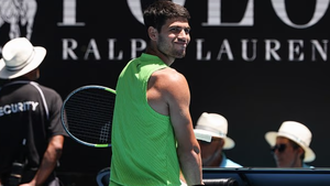 Alcaraz bị phát hiện sử dụng thiết bị cấm ở Australian Open 2026