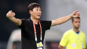 HLV Kim Sang Sik nói gì khi được đề nghị so sánh Đình Bắc với Quang Hải?