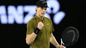 Tin nóng thể thao tối 26/1: Sinner lập kỷ lục ở Australian Open; HLV Barca ra quyết định đặc biệt