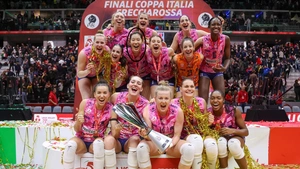 Ngôi sao số 1 lịch sử bóng chuyền nữ Trung Quốc khiến các BLV châu Âu kinh ngạc khi vô địch cúp Ý