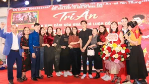 Nhà Đình Bắc 'vỡ trận' vì… thiếu cỗ