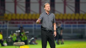 HLV Polking mất quyền chỉ đạo, trọng tài Malaysia bắt trận CAHN gặp Ninh Bình