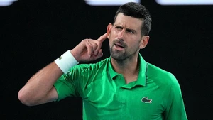 Bị nói 'phải chạy để theo kịp' các tay vợt trẻ, Djokovic nổi giận đáp trả 