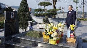 Tổng Bí thư Tô Lâm dâng hương tưởng niệm Tổng Bí thư Hà Huy Tập