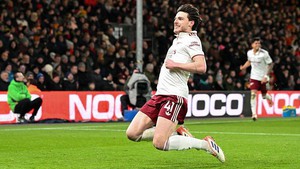 Declan Rice rực sáng, Arsenal xây chắc ngôi đầu Ngoại hạng Anh