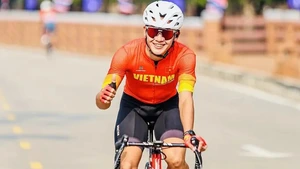 Cua rơ 20 tuổi đi vào lịch sử xe đạp Việt Nam khi chính thức gia nhập đội đua chuyên nghiệp ở Châu Âu