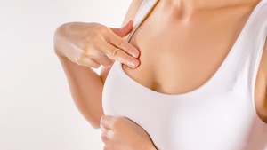 Một phụ nữ bị vỡ túi ngực khi thi đấu pickleball