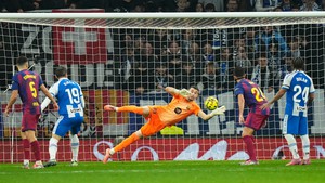 Joan Garcia: Hoàng tử mới của Barcelona