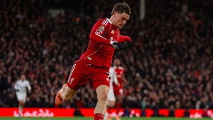 Liverpool hòa đáng tiếc Fulham trong trận cầu có bốn bàn thắng