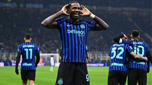 Inter Milan giành ngôi đầu bảng sau chiến thắng trước Bologna