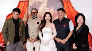 Khả Ngân rạng rỡ tại sự kiện ra mắt “Vạn dặm yêu em”