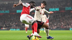 Arsenal chia điểm Liverpool tại Emirates, giữ vững ngôi đầu Ngoại hạng Anh