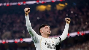 Siêu phẩm Valverde đưa Real Madrid gặp Barcelona chung kết Siêu cúp Tây Ban Nha