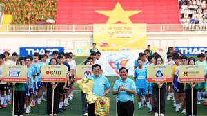 Hơn 6000 cổ động viên 'thắp lửa' tại ngày hội của bóng đá sinh viên Việt Nam