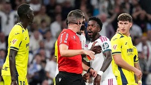 Tấm thẻ đỏ của Vinicius và tâm lý nạn nhân