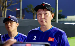 Tin nóng bóng đá Việt hôm nay 12/10: HLV Kim Sang Sik chuẩn bị nhân sự mới; HLV Harry Kewell thừa nhận Hà Nội FC may mắn