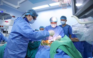 Phẫu thuật thành công ca nắn chỉnh vẹo cột sống không ghép xương đầu tiên tại Việt Nam