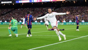 Barcelona 1-2 Real Madrid: Đòn trừng phạt của Mourinho