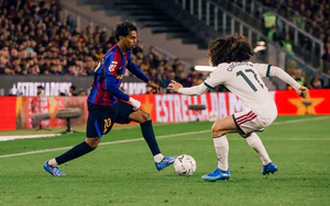 Trước giờ trao Quả bóng Vàng, Yamal bị Cucurella 'bắt bài' khi Barcelona thua Real Madrid