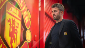 Michael Carrick tiếp tục ở lại Old Trafford: MU thực sự đang toan tính điều gì?