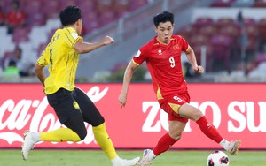 Tin nóng bóng đá Việt hôm nay 10/10: Đình Bắc báo tin vui cho HLV Kim Sang Sik; U17 Việt Nam hòa U19 Hà Nội