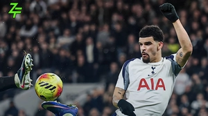 Chân sút Anh lập siêu phẩm 'bọ cạp', Man City đánh rơi 2 điểm ở London