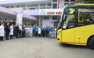 Ấm lòng những chuyến xe yêu thương đưa bệnh nhân về quê đón Tết