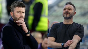 De Zerbi và Carrick: Ai phù hợp dẫn dắt MU?