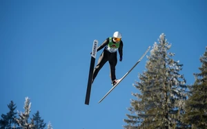 Môn thể thao duy nhất ở Olympic mùa Đông phụ nữ không được phép thi đấu