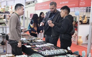 Hội chợ Mùa Xuân: Khách quốc tế ấn tượng về một Việt Nam giàu bản sắc, năng động