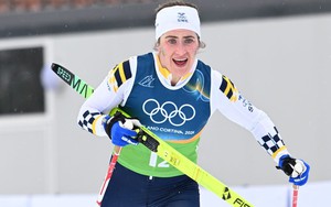 Olympic mùa Đông gây bất ngờ khi VĐV trượt tuyết bằng một chiếc ván vẫn giành huy chương